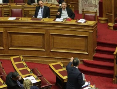 «Πλακώθηκαν» στη Βουλή Σταϊκούρας-Τσακαλώτος: «Για να μιλάμε σωστά ελληνικά - Ανοίξτε ένα βιβλίο να διαβάσετε πώς...»